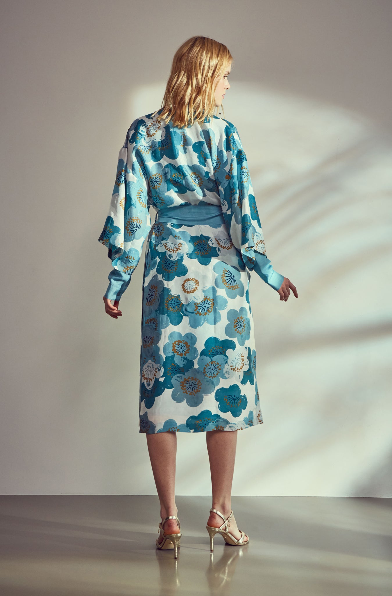 Hand Woven Silk Kimono Sustainable Luxury Robe De Voyage Robedevoyage 8138